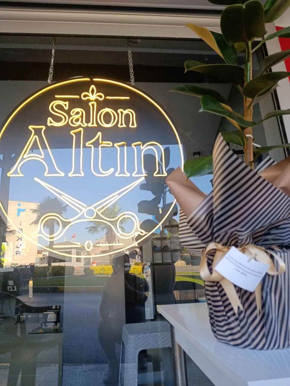 Salon Altın Makas — galeri görseli 2/4